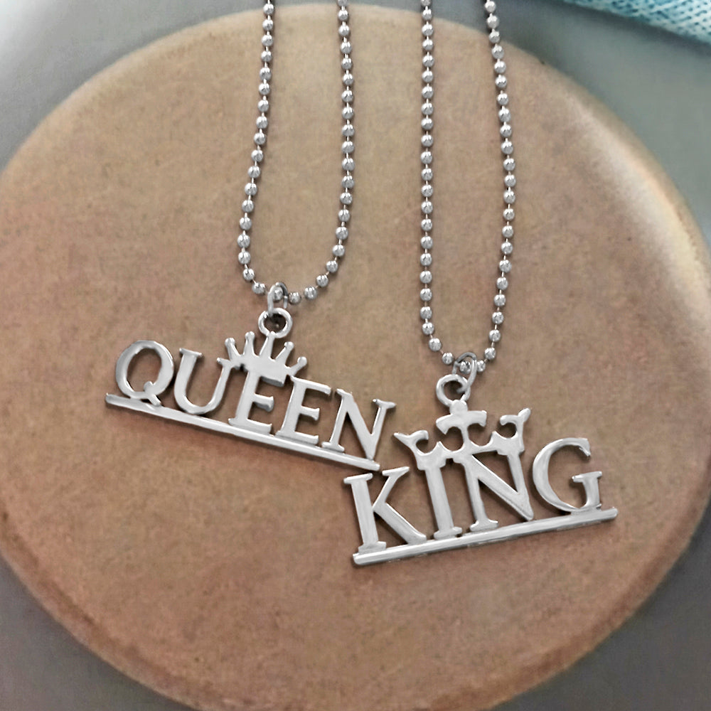 Urthn Couple Chain Pendant King & Queen Design (Pack Of 6)