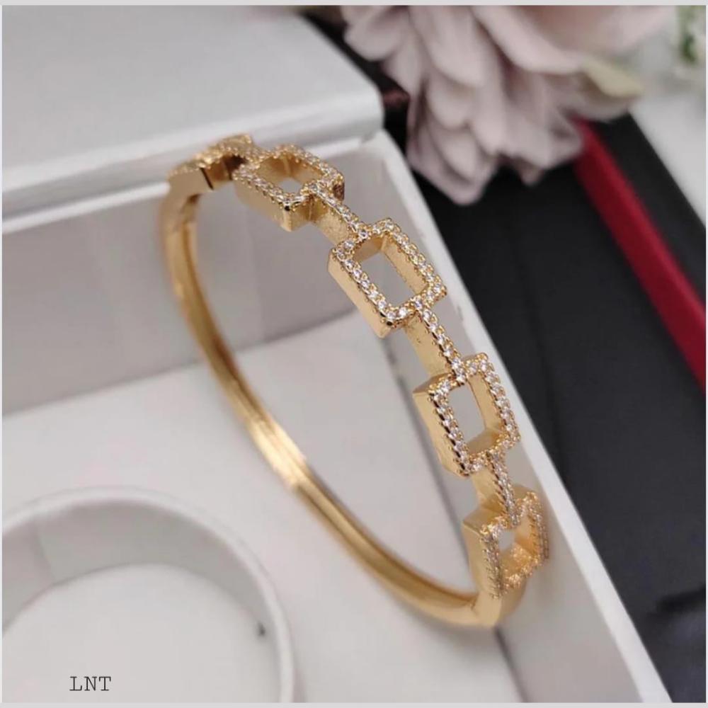 Kavita Art Elegant Openable Bracelet With Austrian Stone for Festive & Wedding Wear