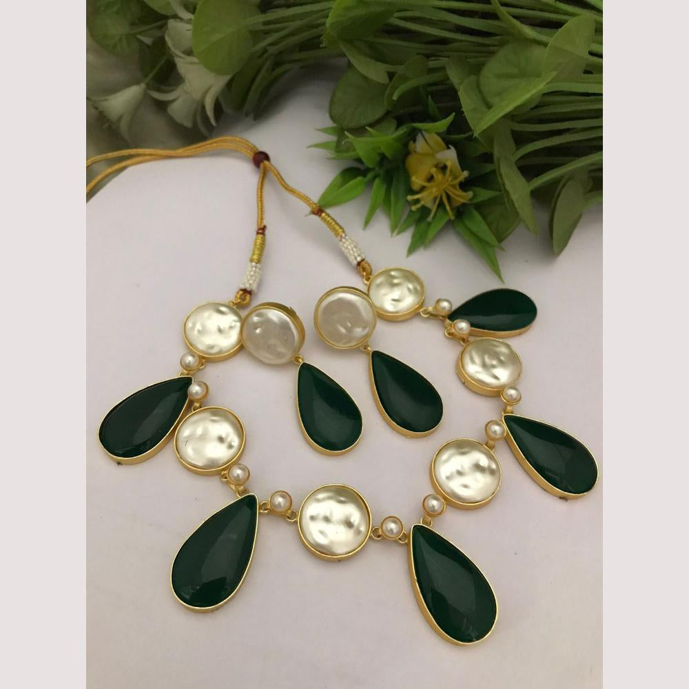 FS Collection Regal Gold Plated with Elegant Mother of Pearl Touch Necklace Set