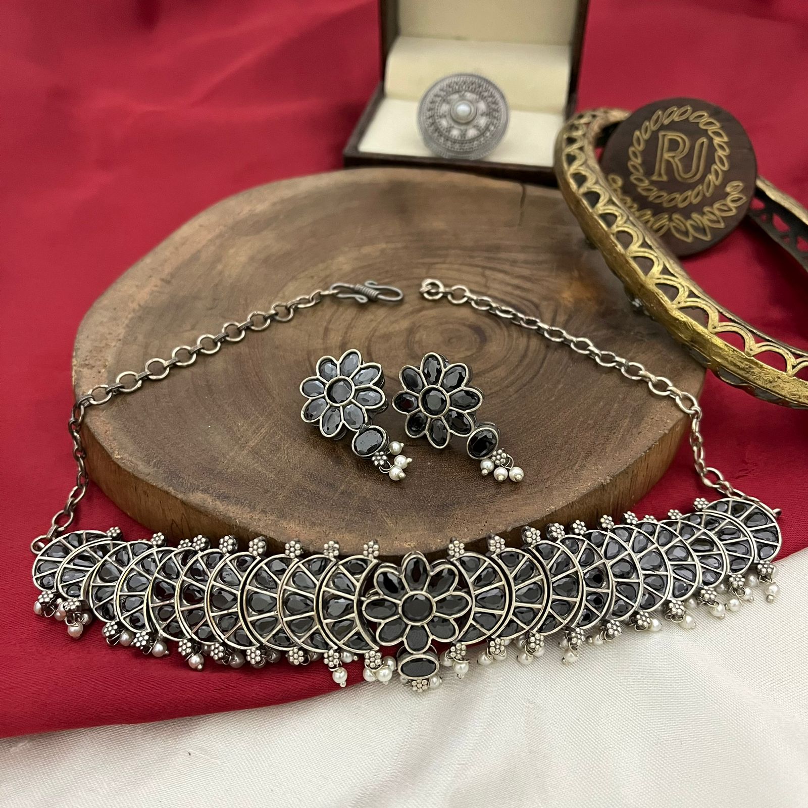 FS Collection Vintage Look Oxidised Pota Stone And Pearl Choker Necklace Set