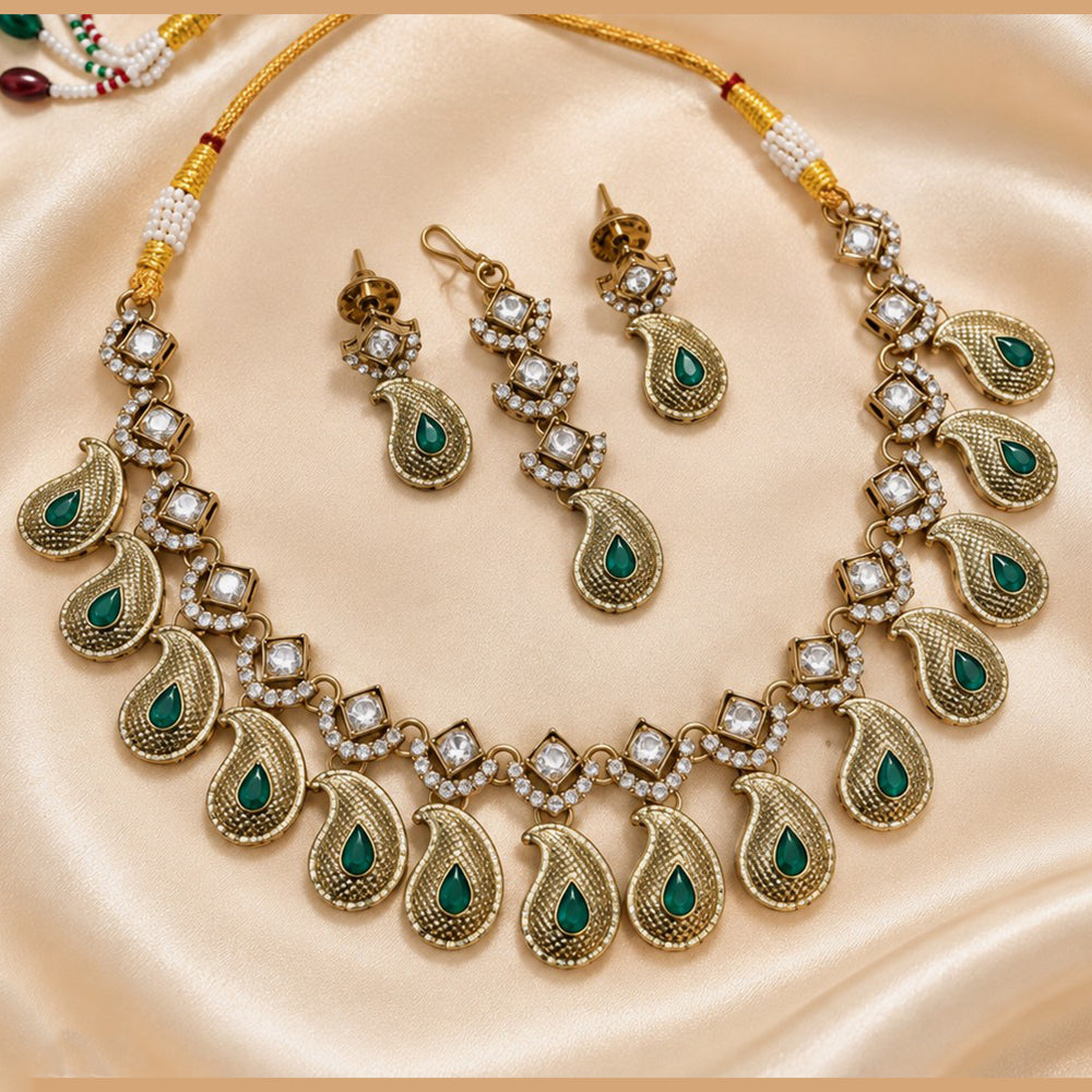 NAFJ Glamorous Crystal Stone And Austrian Stone Necklace Set