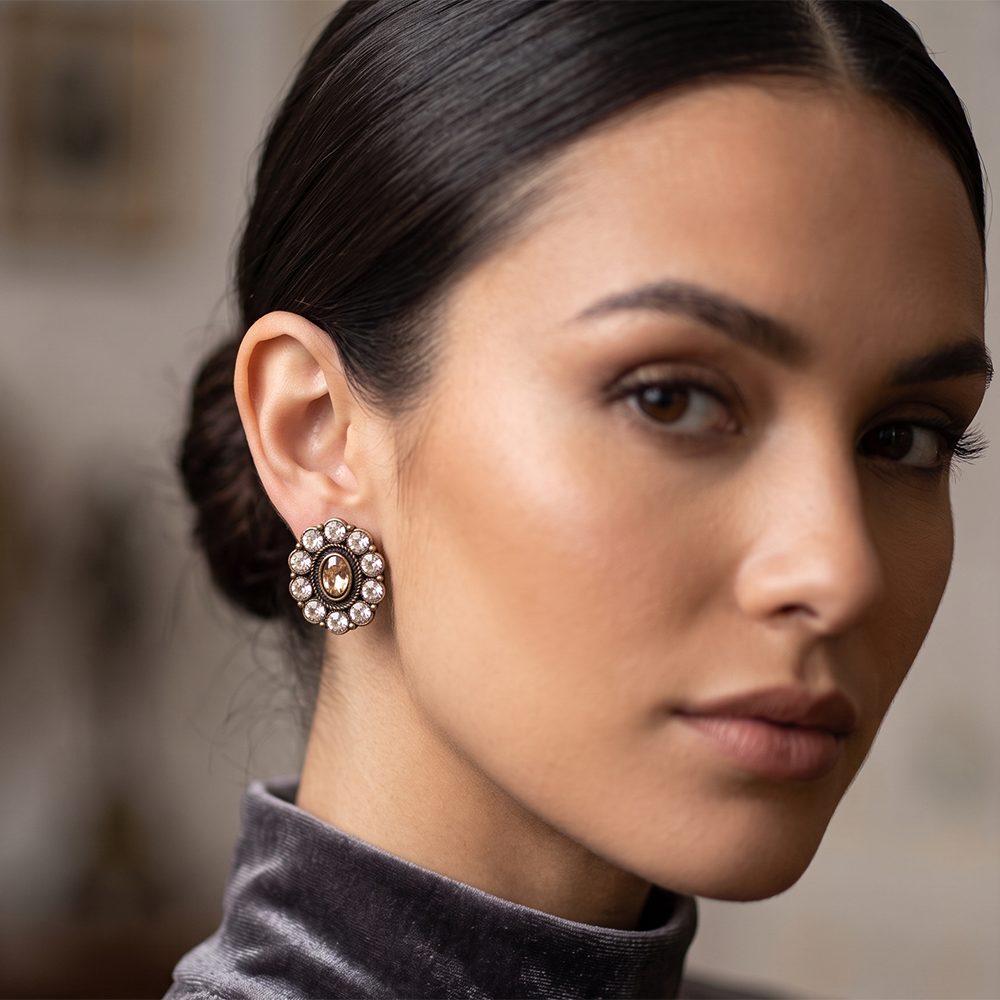 Urthn Antique Gold Plated Crystal Stud Earrings (Pack of 6 )