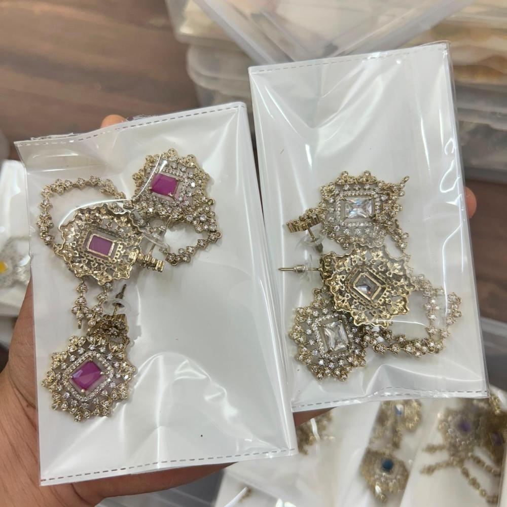 Sona Covering Glamorous Crystal Stone And Austrain Stone Necklace Set