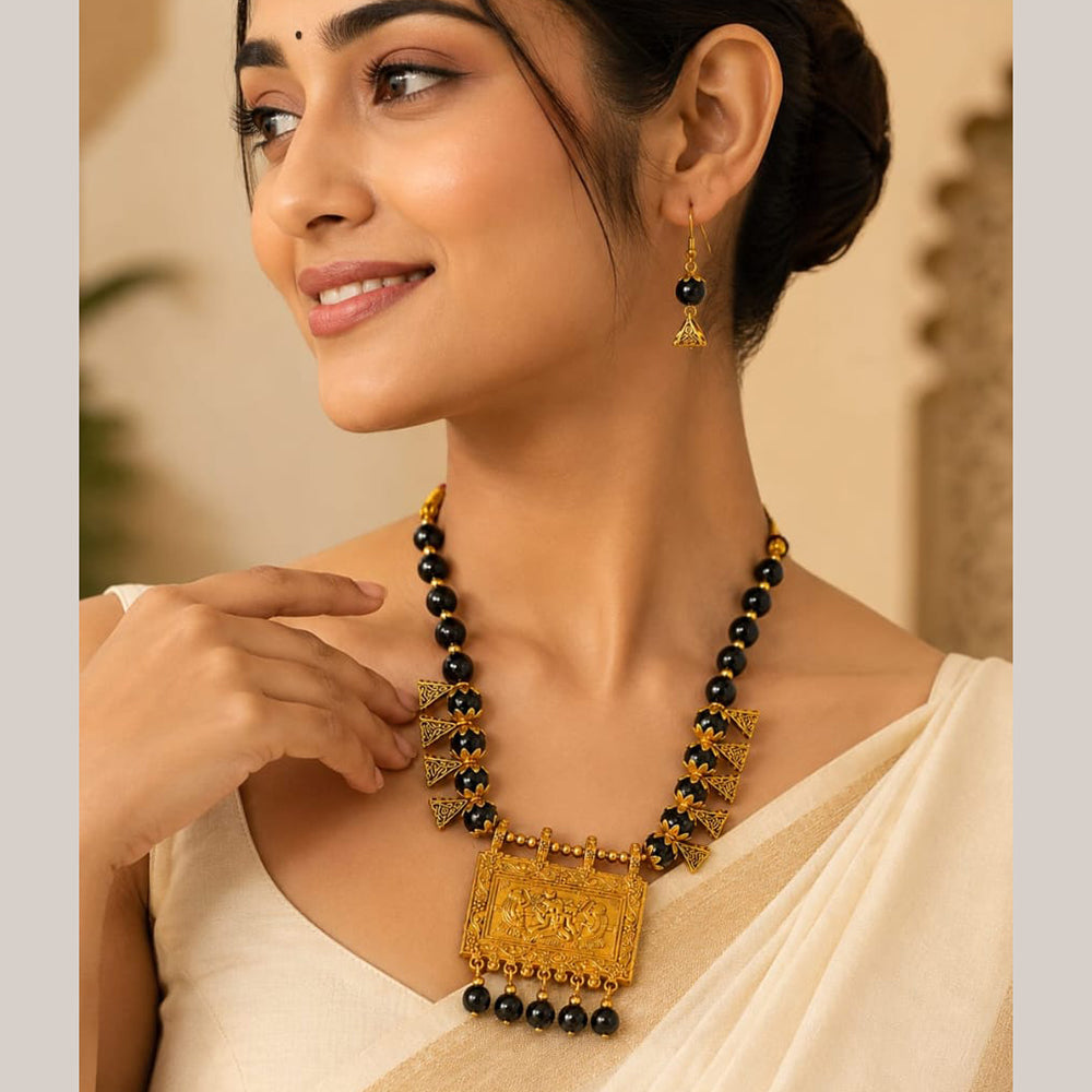 Dhirish International Graceful Pearl Necklace Set