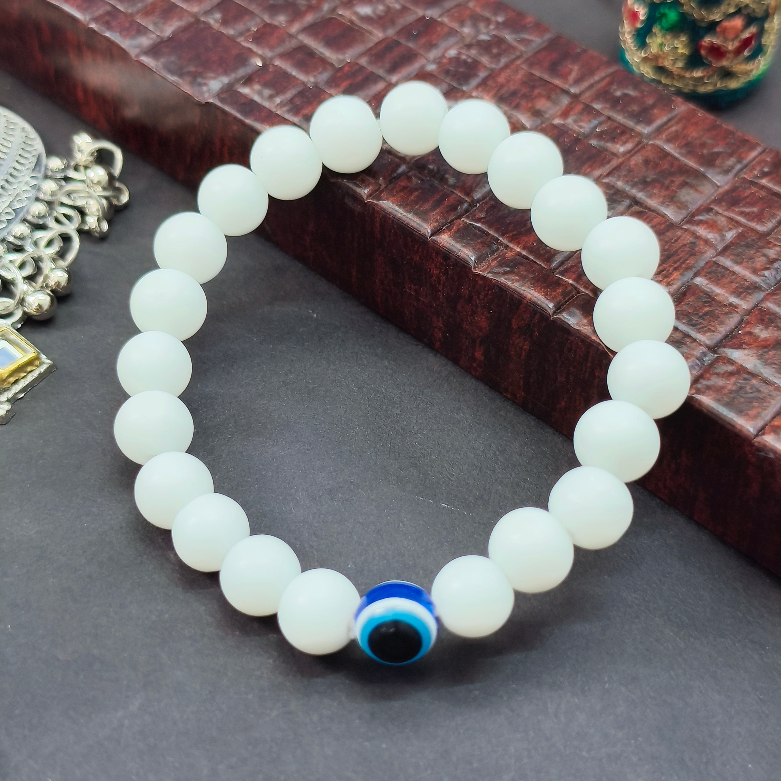 Urthn White Glass Evil Eye Beads Bracelet (Pack Of 6)