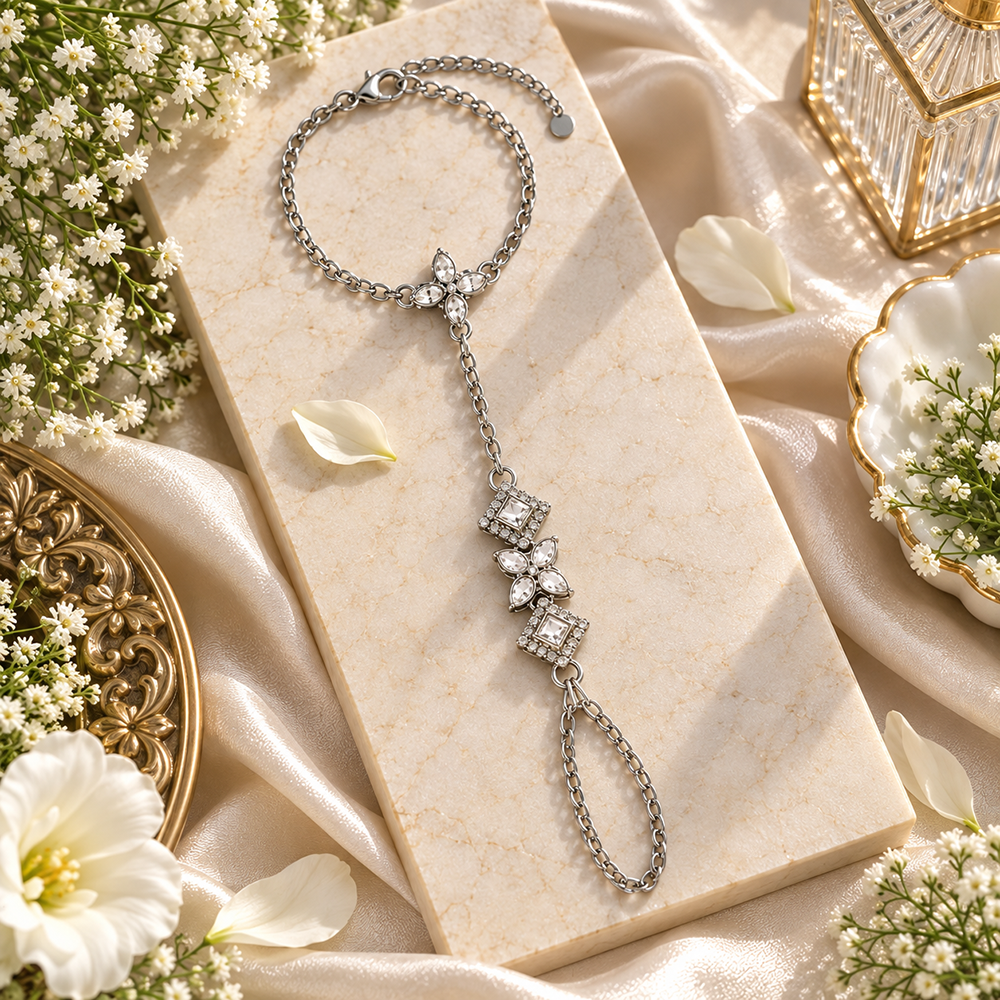 Urthn Bohemian Style Chin Anklet with Connected Toe Ring for Women Trendy Foot Jewellery