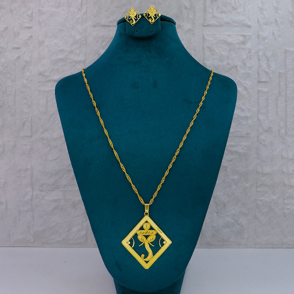 Mahavir Dye Gold Plated Designer Chain Pendant Set