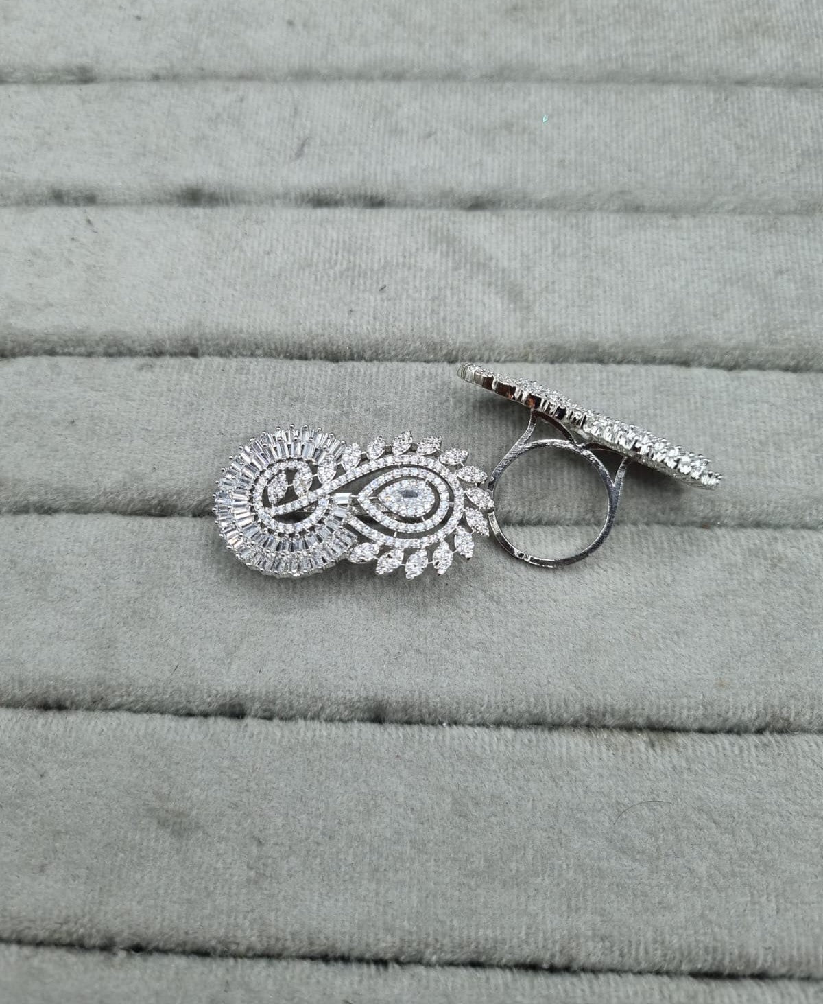LAFZ Luxurious Rhodium-Plated AD Infinity Ring