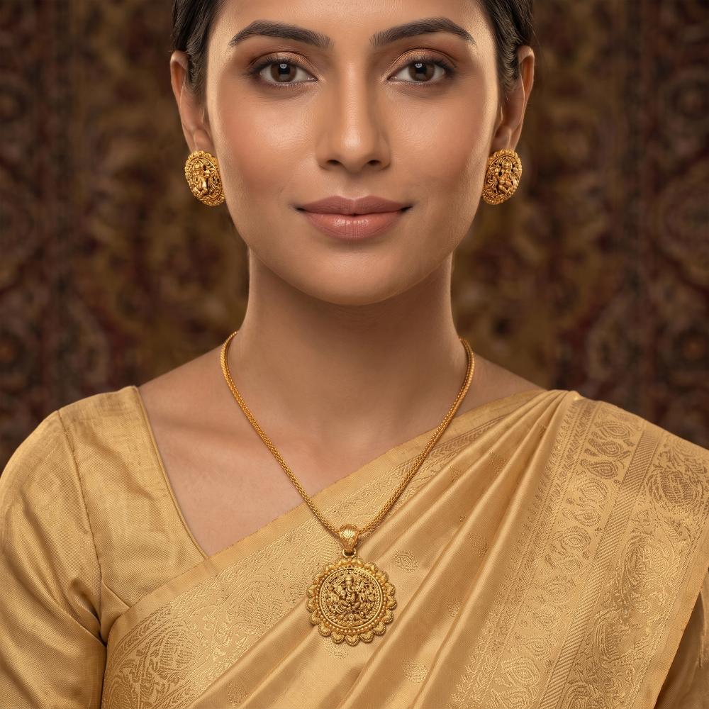 Js Fashion Beautiful Designer High Gold Fancy Style Pendant Set