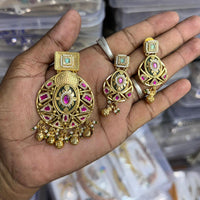 Manisha Jewellery Premium Classic Pota Stone And Pearl Pendant Set