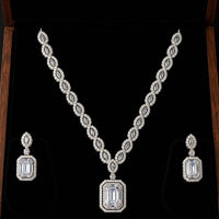Lucentarts Jewellery Crystal Stone And Austrian Stone Necklace Set