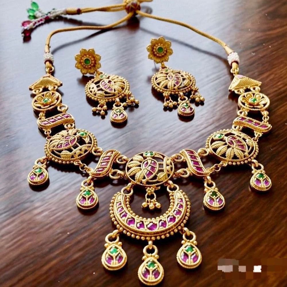 Kavita Art Gold Plated Royal Pota Stone And Pearl Necklace Set