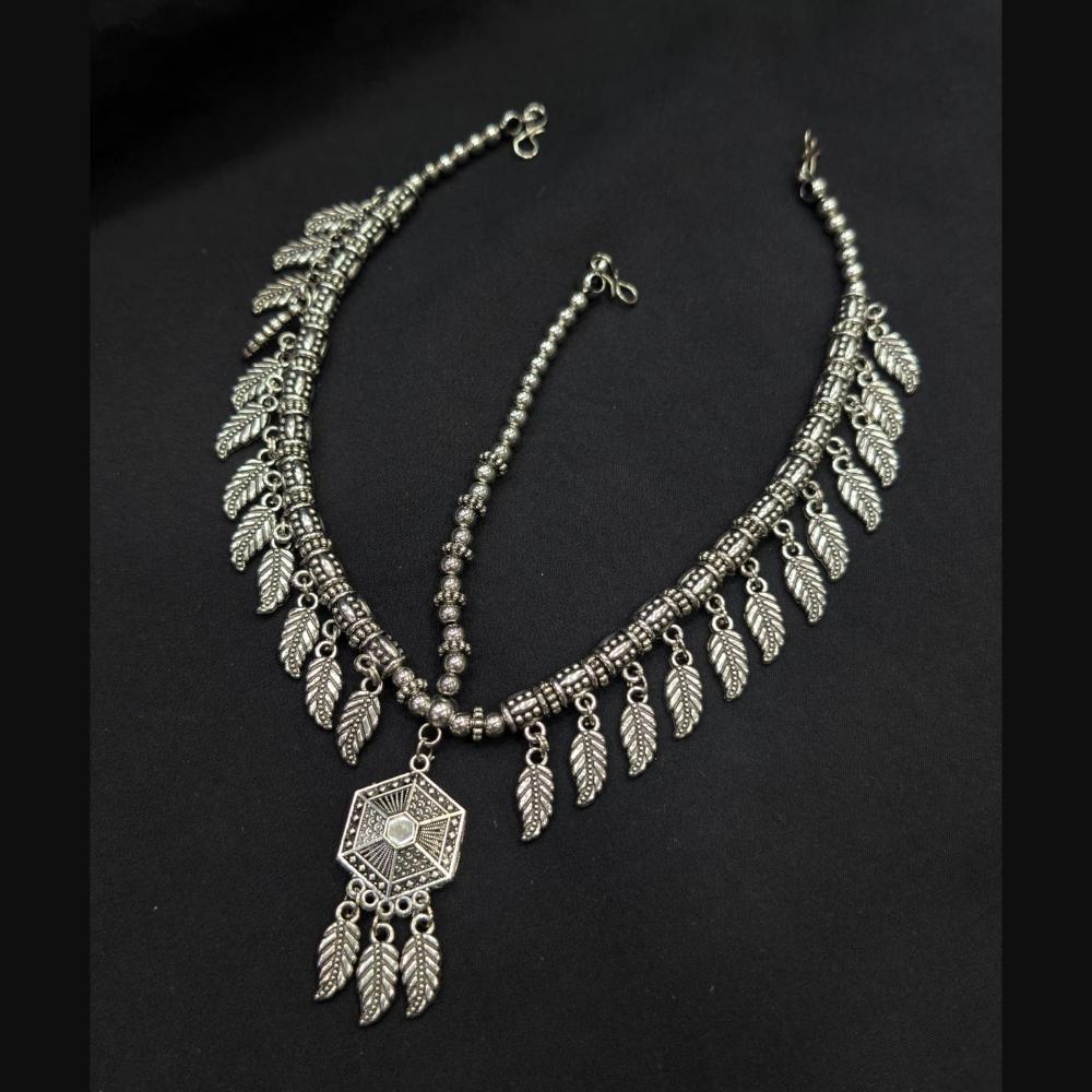 SNERA Oxidised Plated Leaf Design And Mirror Detailing Damini Maangtikka