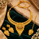 Urthn Elegant Gold Plated Ethnic Necklace Set with Maangtikka | Wedding & Special Occasion Jewellery