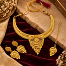 Urthn Elegant Gold Plated Ethnic Necklace Set with Maangtikka | Wedding & Special Occasion Jewellery