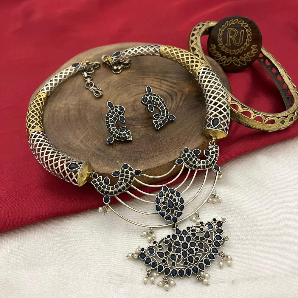 FS Collection 2 Tone Glam Necklace Set Adorned With Pota Stone With Classic Pearl 