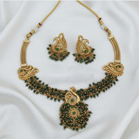 FS Collection Sparkling Pota Stone And Pearl Elegance Necklace Set