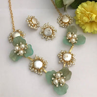 FS Collection Heritage Style Crystal Stone And Floral Mother Of Pearl Necklace Set