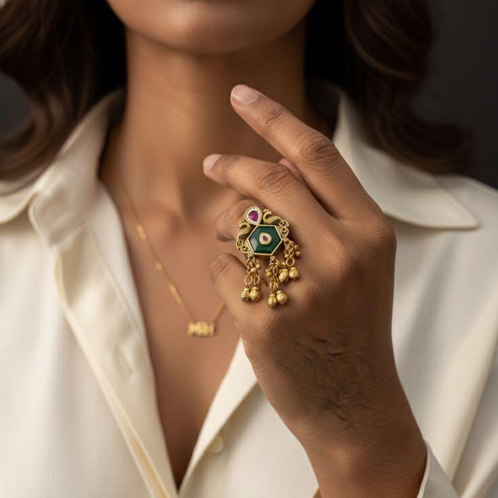 Jewel Addiction Glam Shine Pota Stone And Pearl Peacock Motif Finger Ring