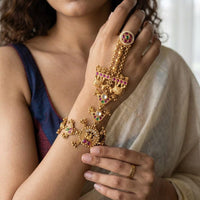 Jewel Addiction Premium Pota Stone And Pearl Hand Harness