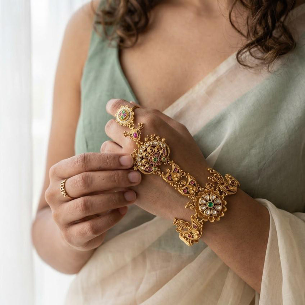 Jewel Addiction Premium Pota Stone And Pearl Hand Harness