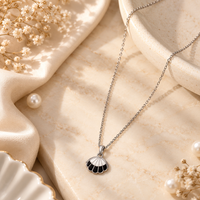 Urthn Cute Shell Charm Pendant Necklace for Women Trendy Daily Wear Accessory
