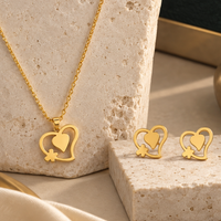 Urthn Anti Tarnish Chain Necklace with Heart Pendant & Matching Earrings for Women