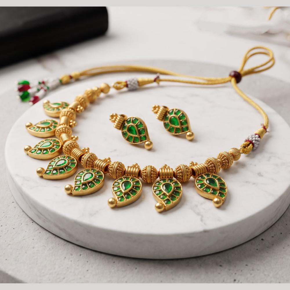 JCM Designer Pota Stone And Pearl Necklace Set
