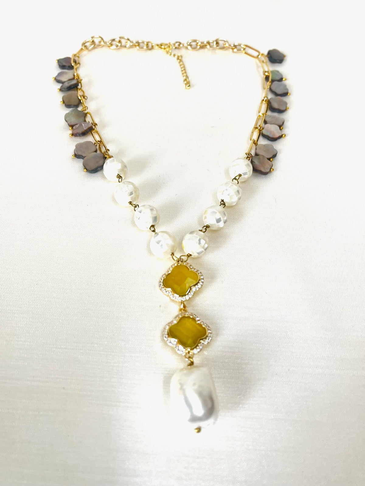Jewel Treatzz Pearl Necklace With Yellow Clover Flower Pendant