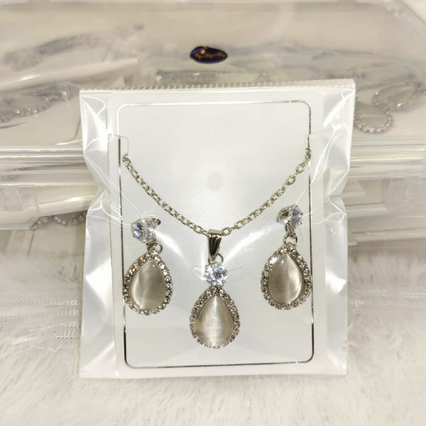 Abhinandan Silver Plated Chain Pendant Set