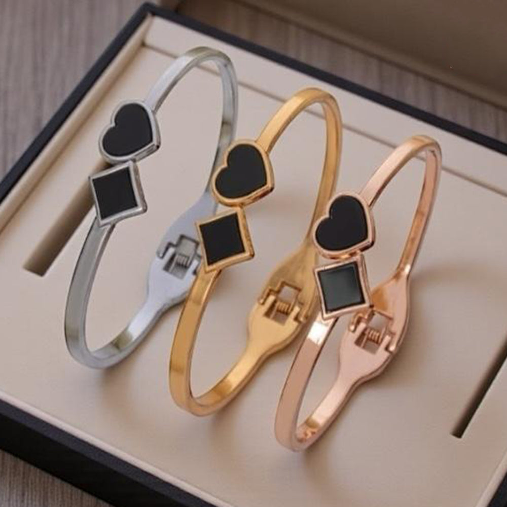 VM Imitation Designer Heart-Shaped Openable Bracelet