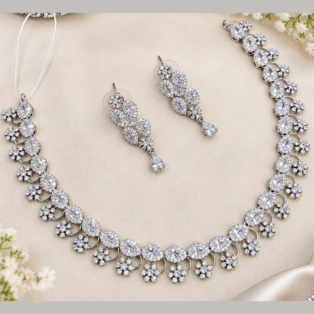 NAFJ Glamorous Crystal Stone And Austrian Stone Necklace Set