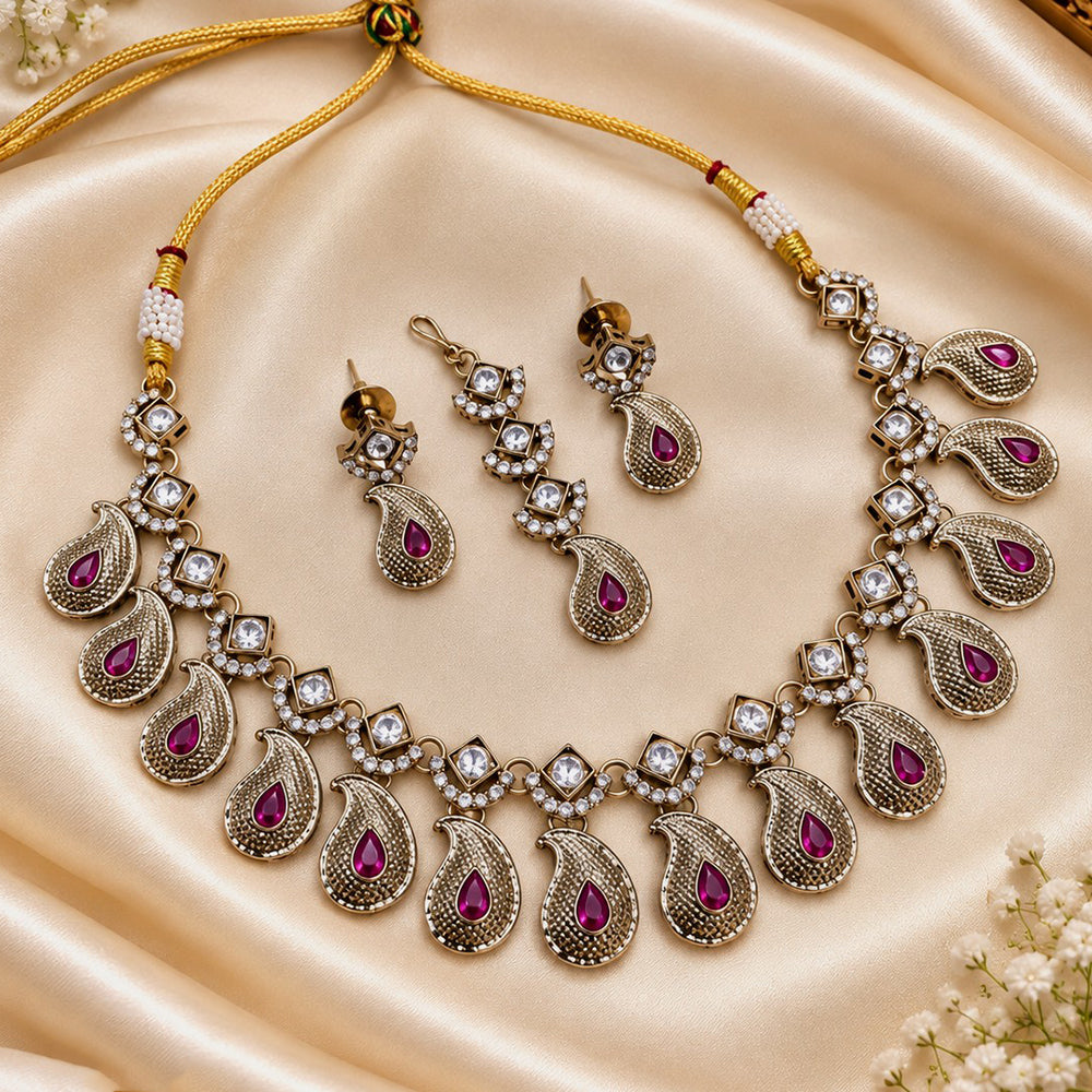 NAFJ Glamorous Crystal Stone And Austrian Stone Necklace Set