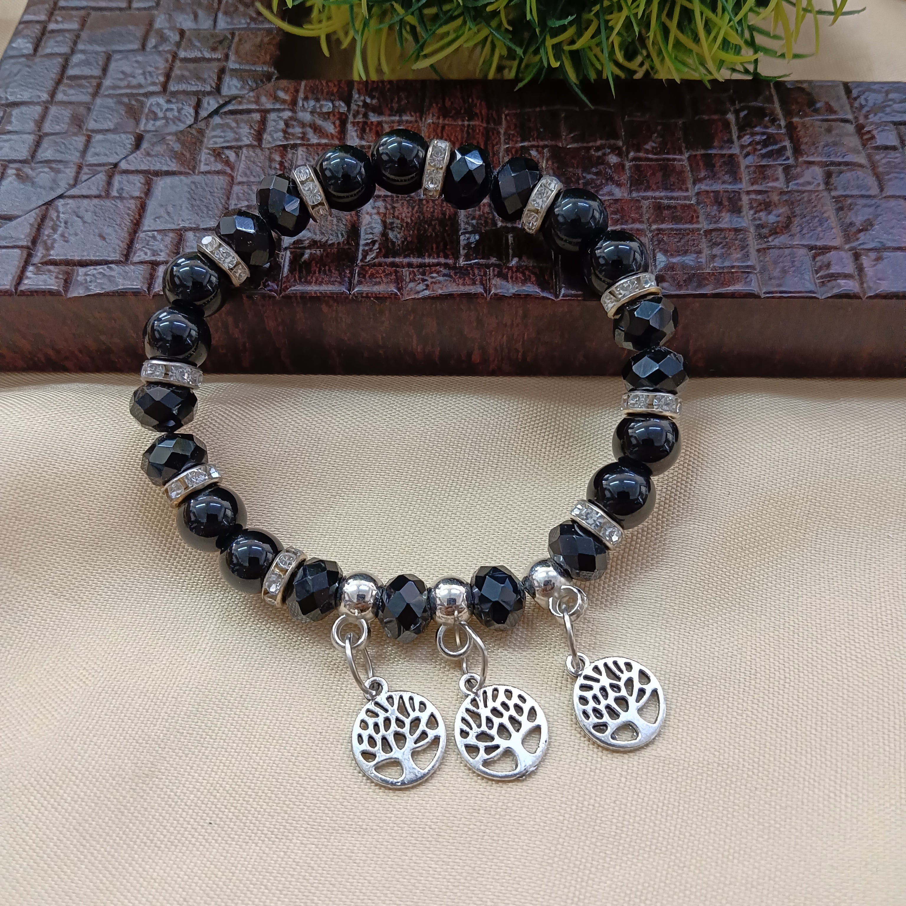Urthn Minimal Black Crystal Beads Bracelet