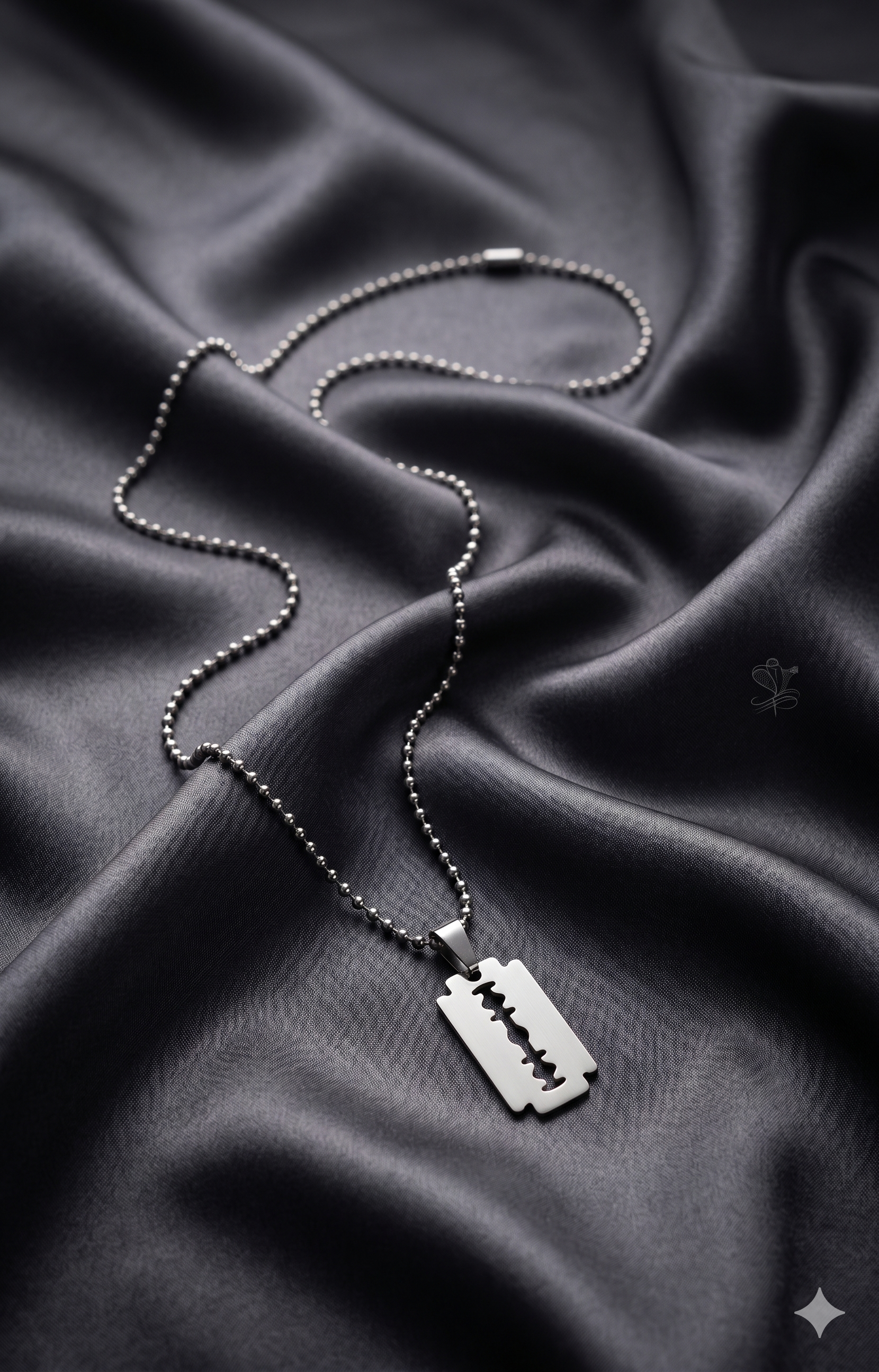 Urthn Blade Chain Pendant for Men 