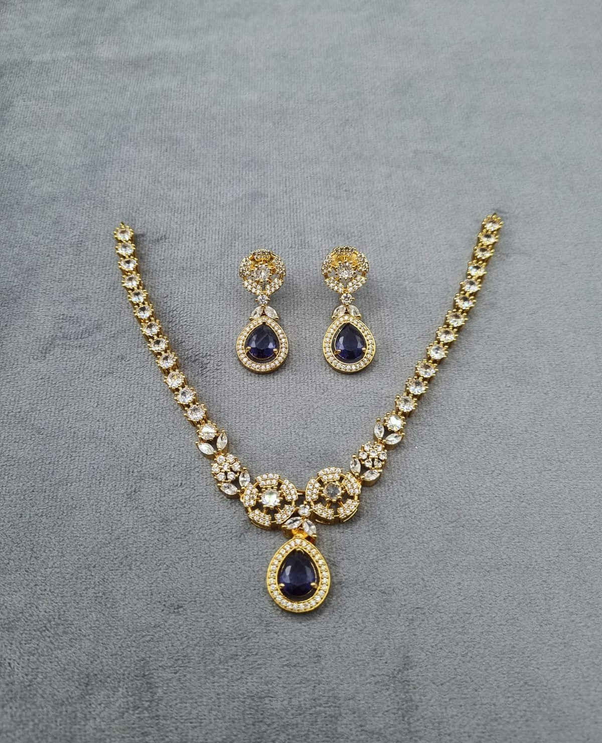 LAFZ Teardrop Pendant Necklace & Matching Drop Earrings