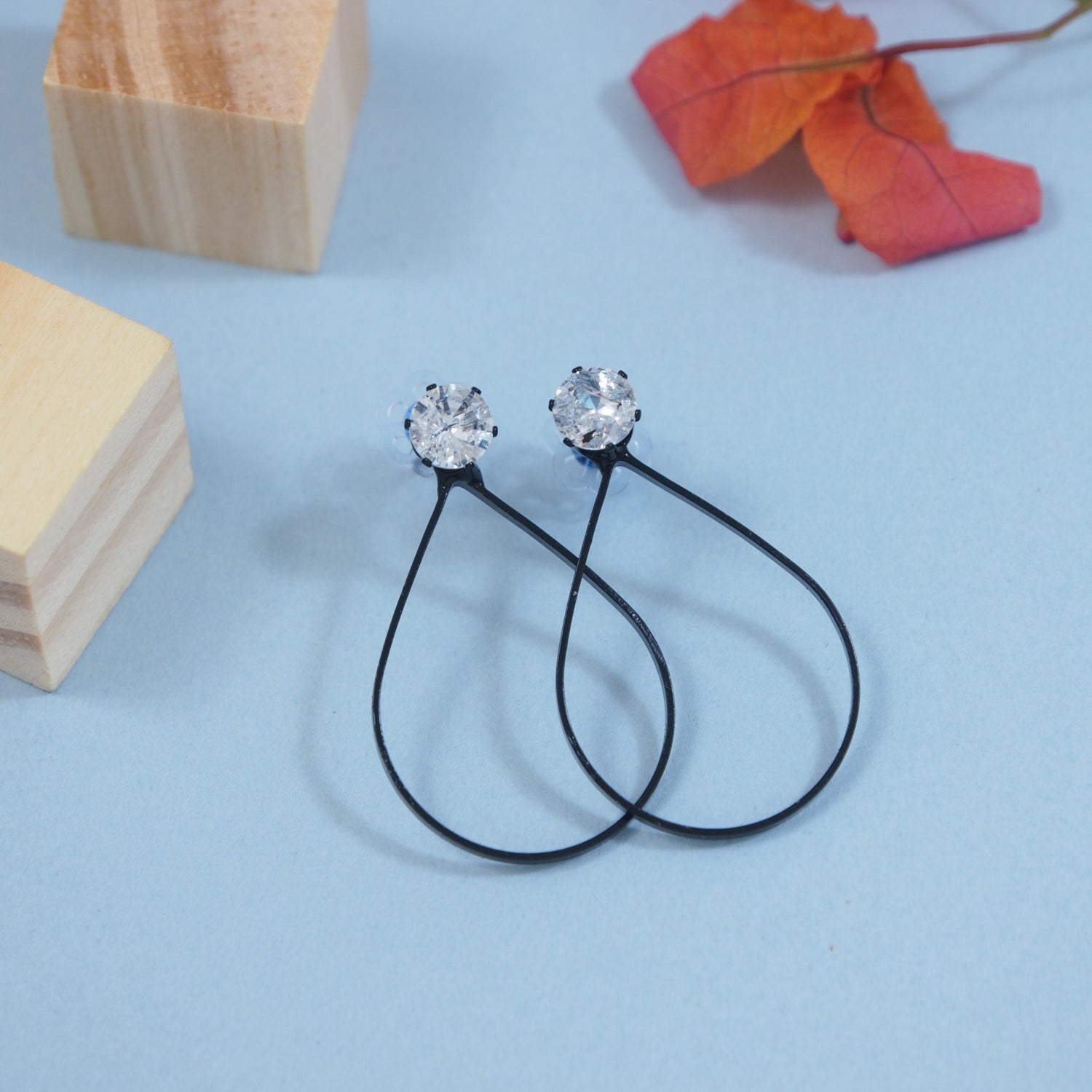 Etnico Stylish Oval Shaped Lightweight Fancy Earring For Women 