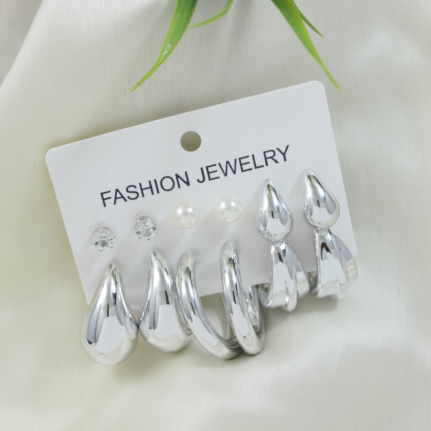 Etnico Fashion Latest Stylish Trendy Lightweight Modern Stud Earrings Combo Set for Women 
