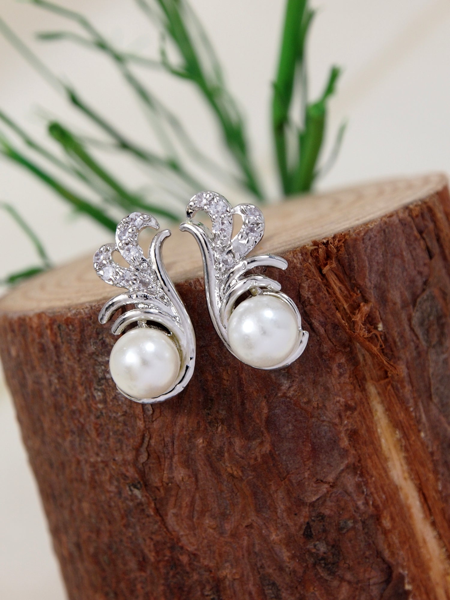 Etnico Silver Plated Special Fashion Cubic Zirconia American Diamoand Stud Earrings For Women