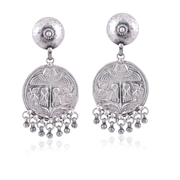Silver Mountain Sterling silver round patri hanging earring